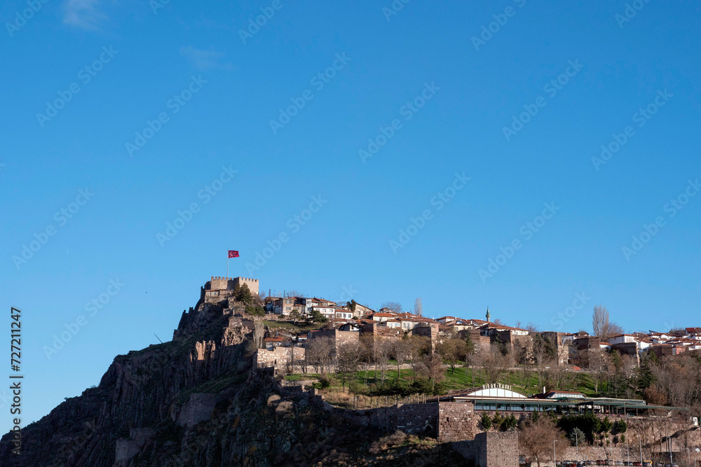 Obraz premium Ankara, Turkey-January 22, 2024: View of Ankara castle from the sheriff of Hacı Bayram Veli Mosque,