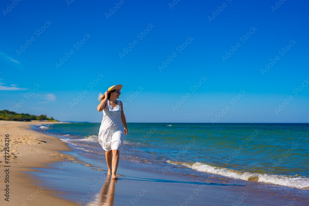 Beautiful mid adult woman walking on sunny beach
Beautiful mid adult woman walking on sunny beach