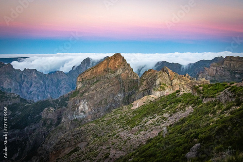 Fototapeta Naklejka Na Ścianę i Meble -  sunrise at pico do arieiro, madeira, trekking, outdoor, view, portugal, mountain,