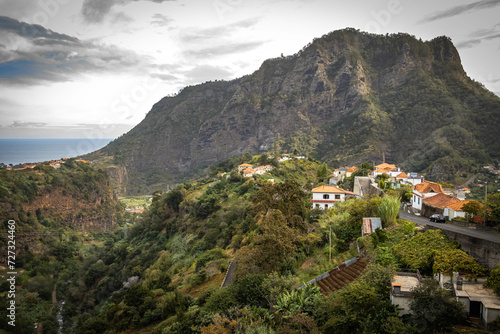 mountainous area of madeira, green, hills, viewpoint, steep hills, lush, hiking, outdoors, trekking © Andrea Aigner