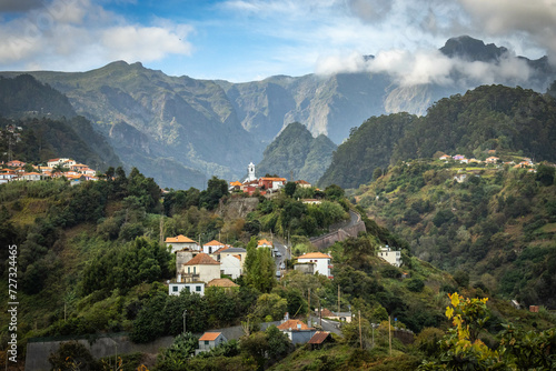 mountainous area of madeira, green, hills, viewpoint, steep hills, lush, hiking, outdoors, trekking © Andrea Aigner