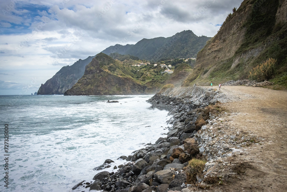 beach near Porto da Cruz, Madeira, viewpoint, ocean, waves, miradouro, portugal