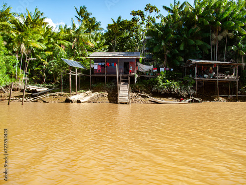 Casa típica de ribeirinhos na Ilha das Cinzas, Pará, Brasil