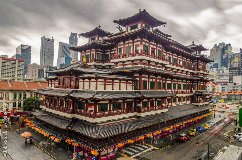 Fototapeta premium The Buddha Tooth Relic Temple in Singapore.