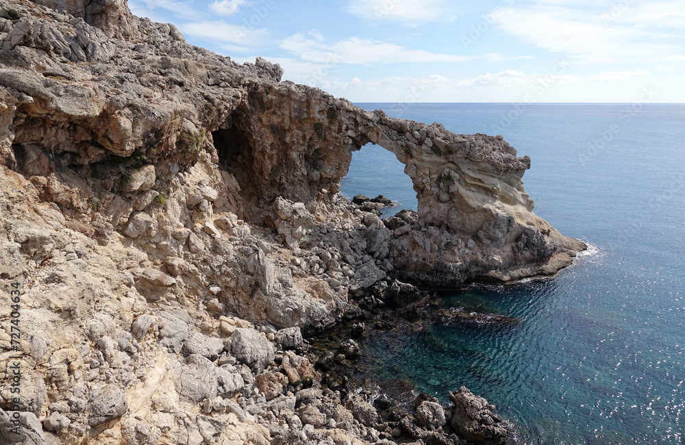 Fototapeta premium Felsentor bei Charaki auf Rhodos
