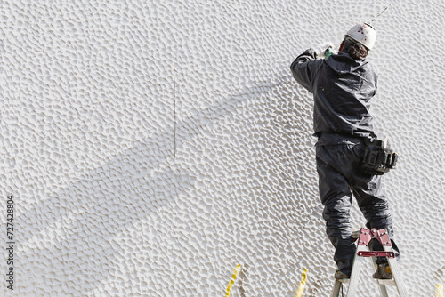 住宅外壁補修工事　外壁のVカットクラック補修工事