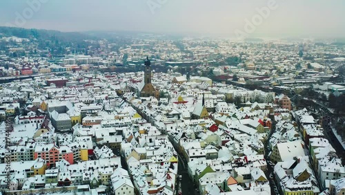 Schneebedeckte Amberger Altstadt von oben im Winter 2023