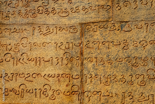 Quadro su tela An Ancient Tamil Letters Inscription or Vattezhuthu or grantha script at Tanjore Big Temple or Brihadeshwara Temple was built by King Raja Raja Cholan, Tamil Nadu
