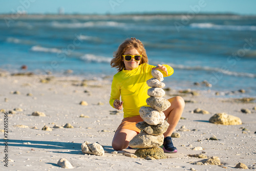 Canvas Print Summer kid meditation