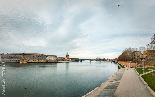 Obraz na płótnie Vue panoramique sur le pont Saint-Pierre et l'hôpital de la Grave de Toulouse w salonie