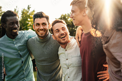 Foto Group of Happy Men Enjoying Outdoors