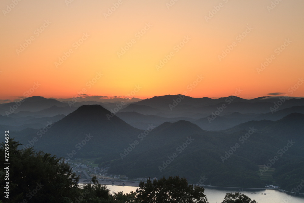 五老ヶ岳展望台から望む舞鶴湾の夕暮れ