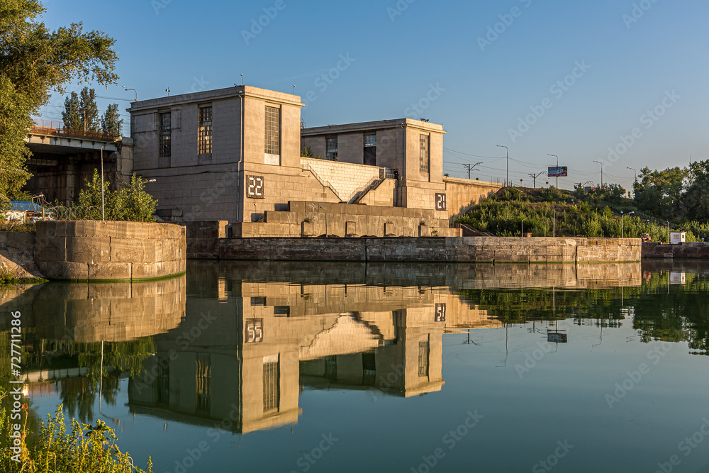 Fototapeta premium Volga river. Gateway of the Zhigulevskaya HPP dam. Samara Region. Russia. Quiet calm blue water early in the morning against a clear sky with a beautiful reflection.