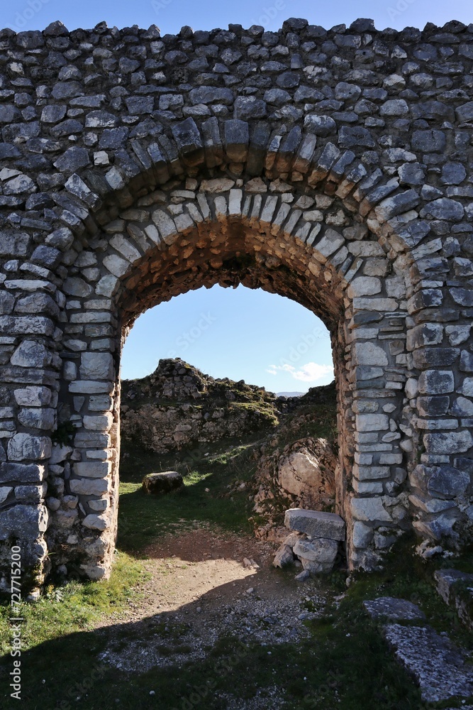 Civita Superiore - Arco del castello normanno