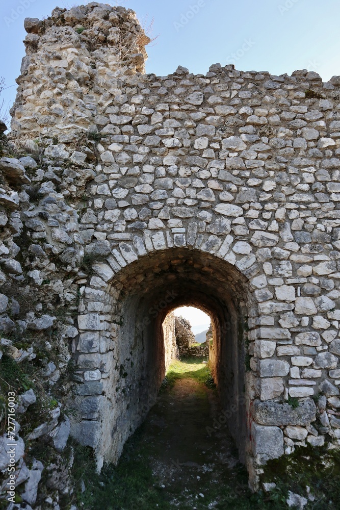 Civita Superiore - Passaggio nel castello normanno