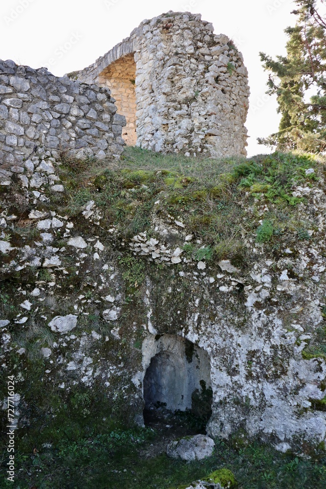 Civita Superiore - Passaggio nel castello medioevale