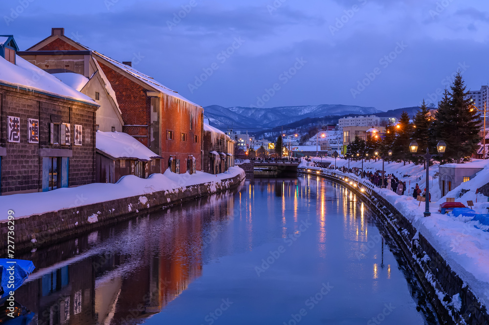 冬の夕暮れ小樽運河