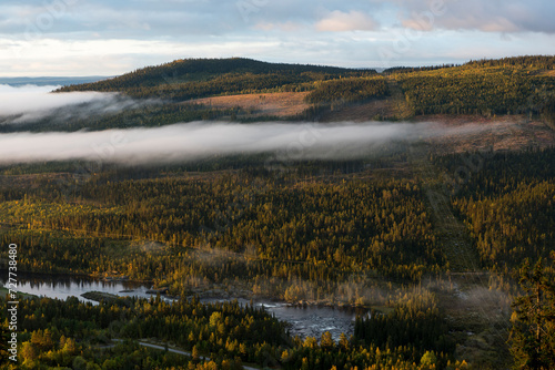 Stalonbergets utsiktsplats in Schweden am Morgen im Herbst 