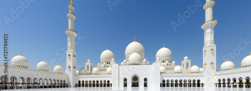 Panorámica de la Mezquita Sheikh Zayed en Abu Dhabi, Emiratos Árabes Unidos photo