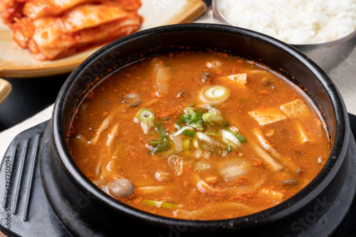 Korean food, soybean paste stew, spicy pork, bibimbap, side dishes, vegetables, kimchi, earthen pot,