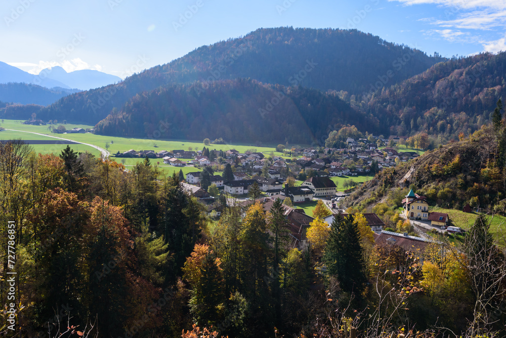 Fototapeta premium Blick von Auerburg im Herbst in Oberaudorf