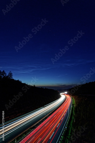 Autobahn A3 bei Nacht - Waldaschaff Aschaffenburg Lichtstreifen zur blauen Stunde - Langzeitbelichtung - Traffic - Light Trails
