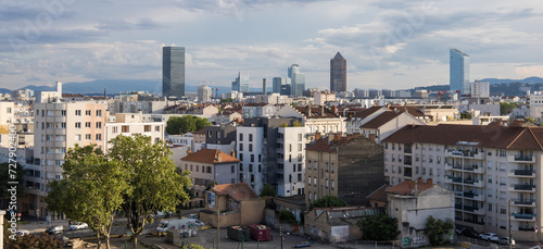vue à Lyon des immeubles du quartier de la Part-Dieu depuis Villeurbanne photo