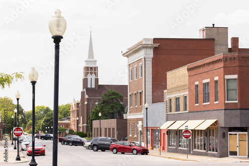 Bild auf Leinwand Independence, Missouri, USA - June 16, 2023: Afternoon sunlight shines on the historic core of downtown Independence