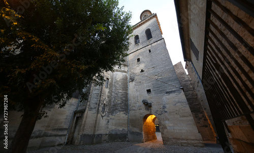 Iglesia de San Esteban, Uzès, Francia photo