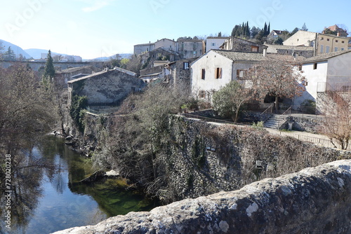 La rivière Ouveze, ville de Privas, département de l'Ardèche, France photo