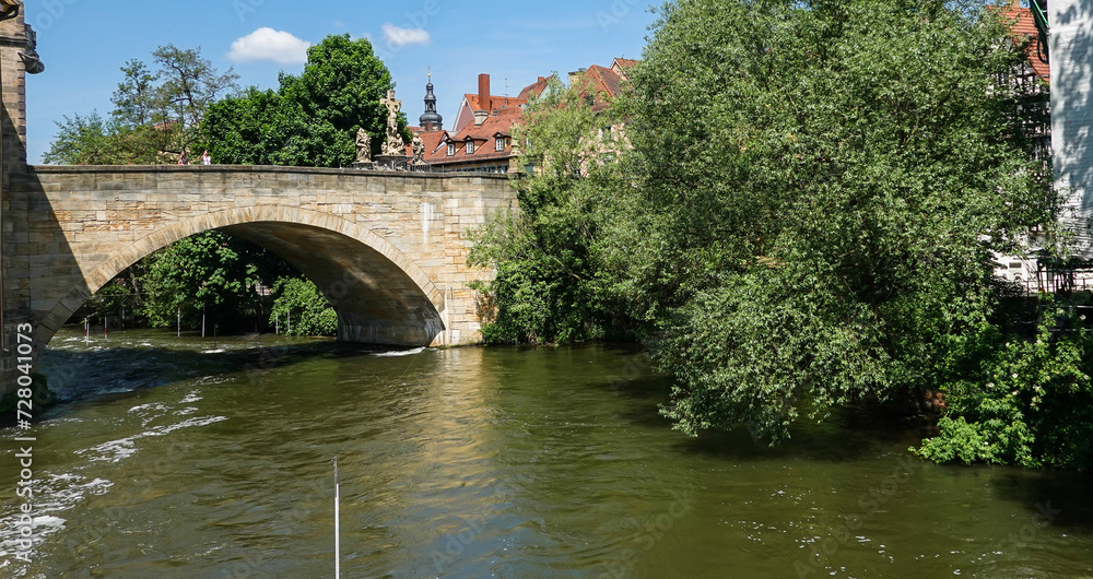Fototapeta premium Regnitzbrücke im Stadtkern der Bamberger Altstadt