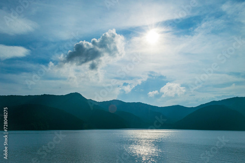 Lac Ashi à Hakone, Kanagawa, Japon photo