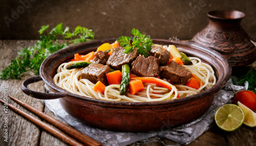 beef noodles with vegetables