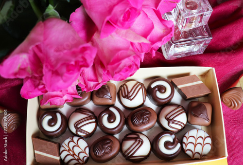 chocolate candies and gift box. set of gift cards with roses © Palanga