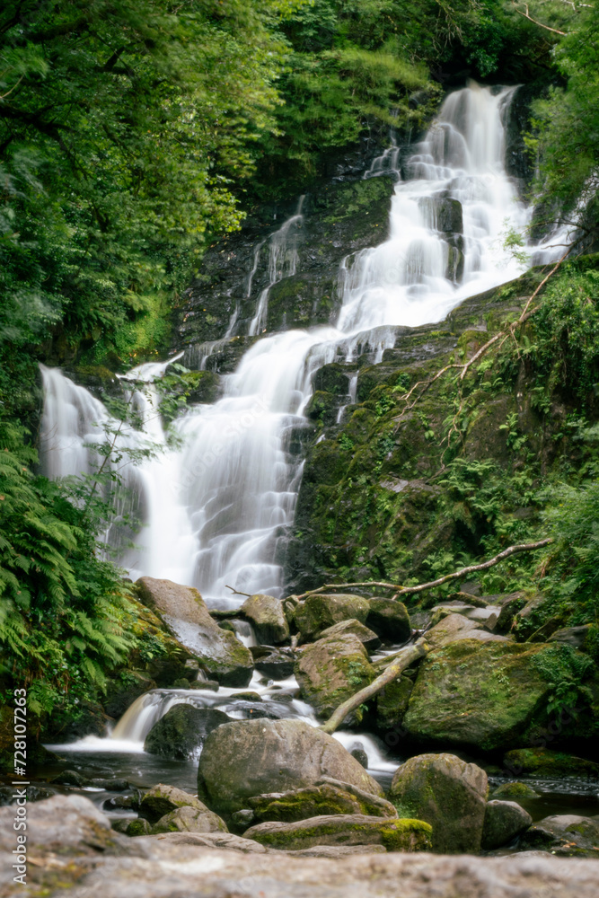 Fototapeta premium Small waterfall silk effect Killarney