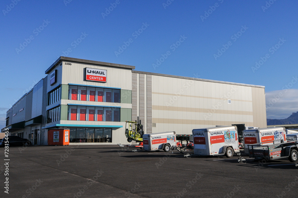 An exterior front view of a large UHaul Center in Apache Junction