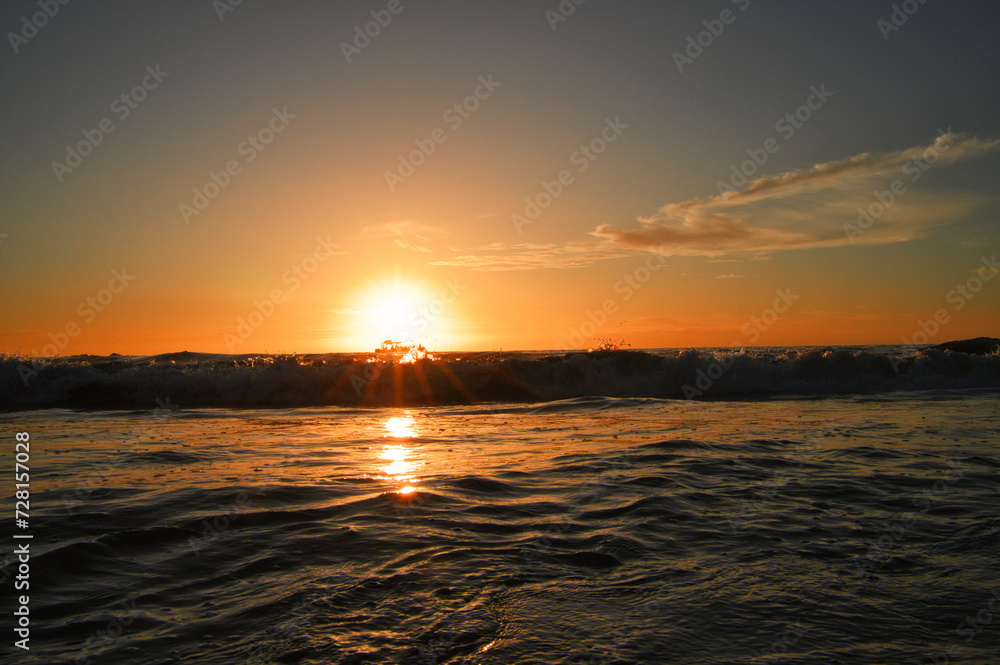 Fototapeta premium sunset on the sea in hawaii