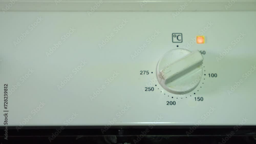 Oven temperature knob is turned from 200 to 250 degrees by right hand Oven temperature knob is turned from 200 to 250 degrees by right hand