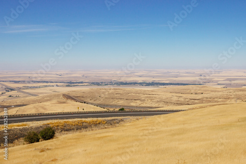 Beautiful summer landscape with a bird s eye view of the hills and mountains in Oregon  USA  on a sunny day.