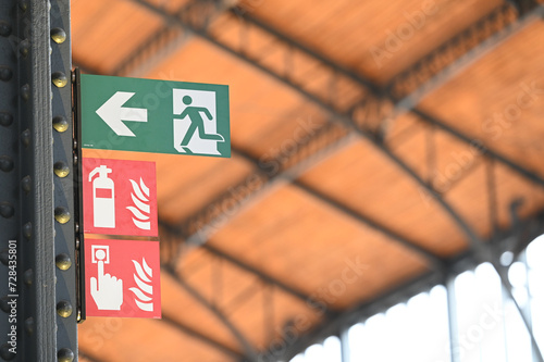 signalisation evacuation urgences incendie feu danger extincteur
