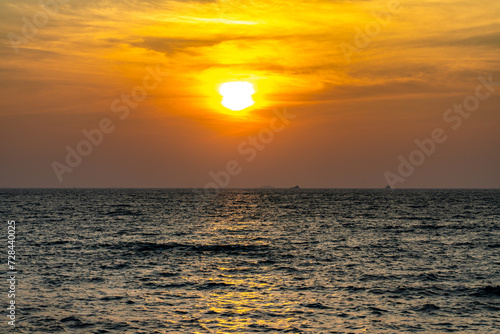 Fototapeta Naklejka Na Ścianę i Meble -  Fort kochi the Sunset of Arabian sea. the Kerala's most beautiful Tourist Destination 