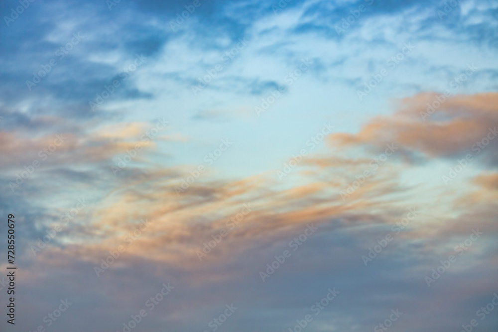 Obraz premium A beautiful sky tinted by the sun leaving vibrant shades of gold, pink, blue and multicolored. Clouds in the twilight evening and morning sky. Cloudy sky background in the evening and during the day.