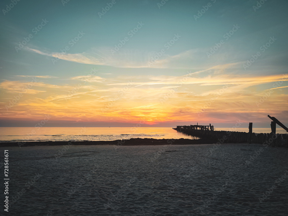 Fototapeta premium sunset over the harbor