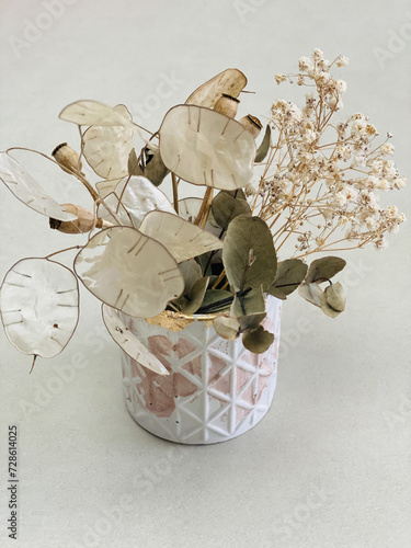 Mini vase with dry flowers 