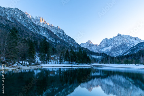 Fototapeta Naklejka Na Ścianę i Meble -  lake in mountains