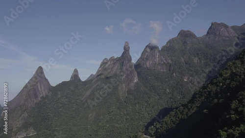 Bela vista aérea das montanhas de Teresópolis, cidade serrana do estado do Rio de Janeiro.