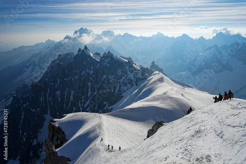 Obraz na płótnie Mountaineers climbing Mont Blance traverse, Chamonix, france w salonie