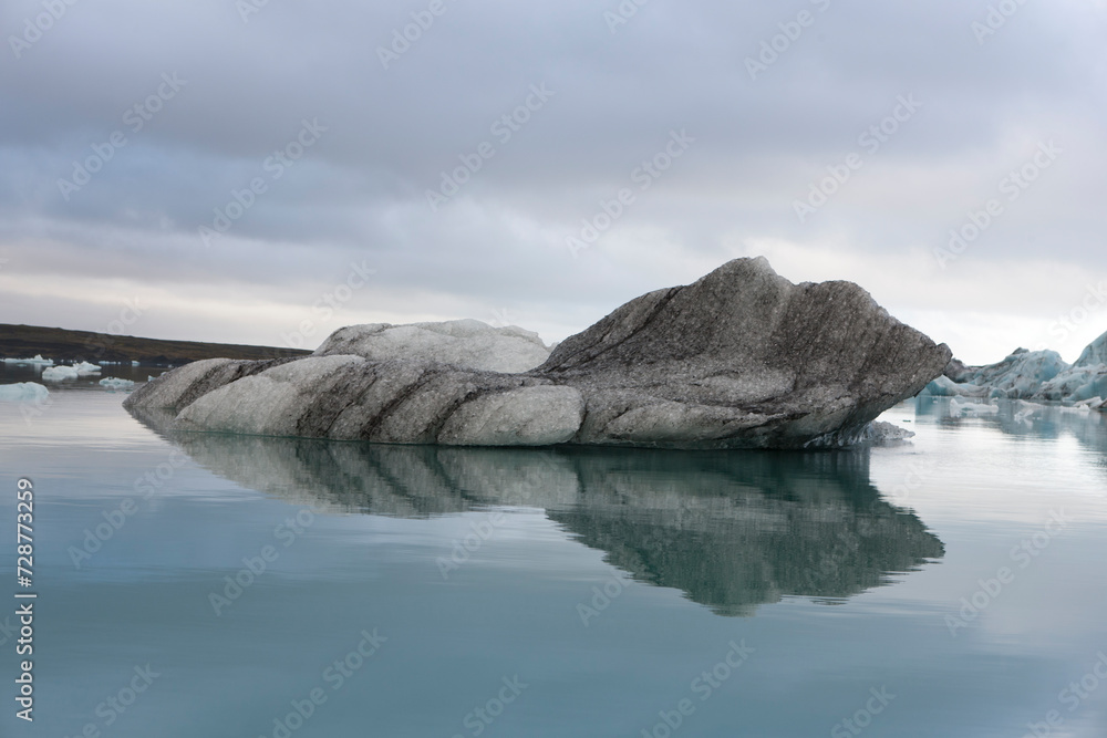 Fototapeta premium Iceland Ice lagoon on a cloudy summer day.