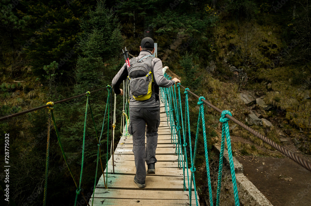 suspension bridge walk in el ajusco in mexico city