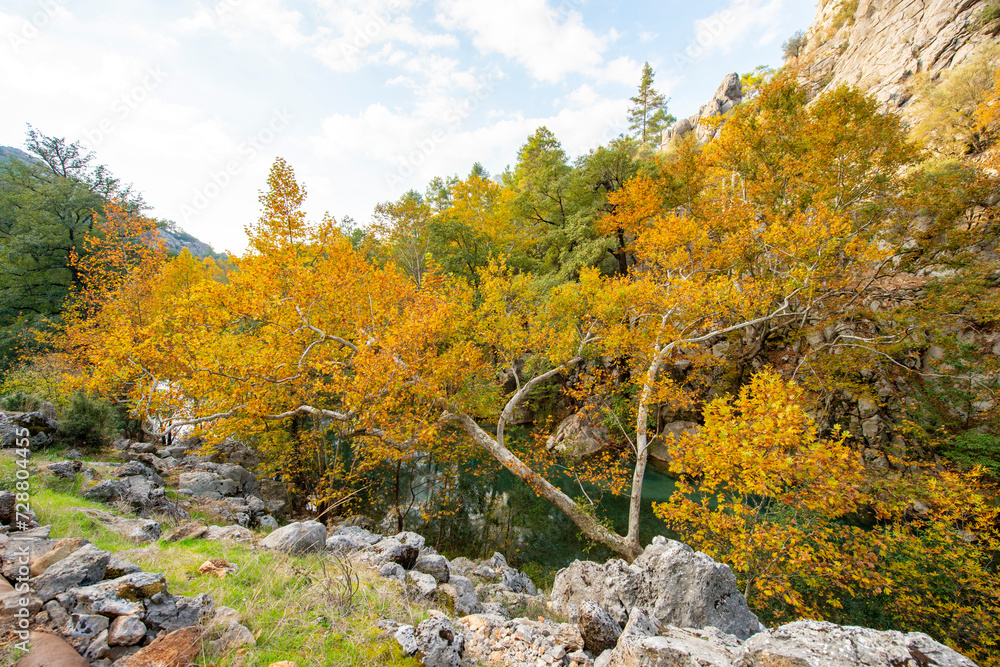 Yazili Canyon ( Yazili Kanyon )  is in the Sutculer, Isparta,with its lakes and the picturesque views of the area, and also the rich variety of flora and fauna.